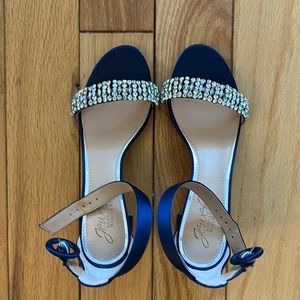 Jewel Badgley Mischa James Sandal, size 6 in Navy.